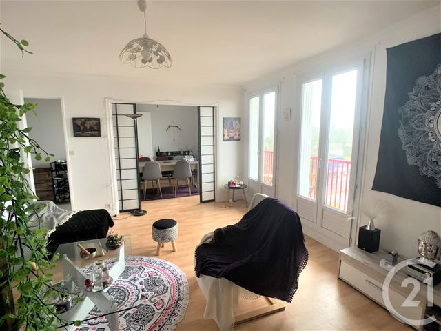 Afficher la photo en grand Appartement T4 à vendre - 4 pièces - 78.91 m2 - QUIMPER - 29 - BRETAGNE - Century 21 Celtimmo