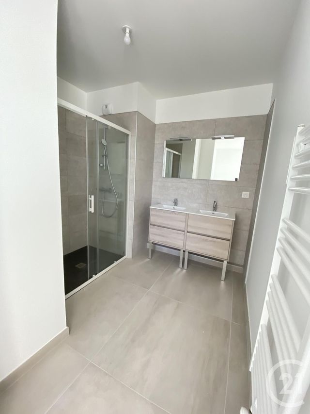 Afficher la photo en grand Appartement F4 à vendre - 4 pièces - 120.67 m2 - PONT CROIX - 29 - BRETAGNE - Century 21 Celtimmo