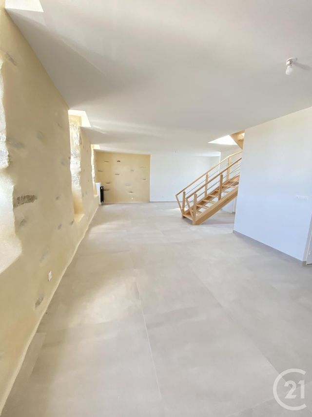 Afficher la photo en grand Appartement F4 à vendre - 4 pièces - 120.67 m2 - PONT CROIX - 29 - BRETAGNE - Century 21 Celtimmo