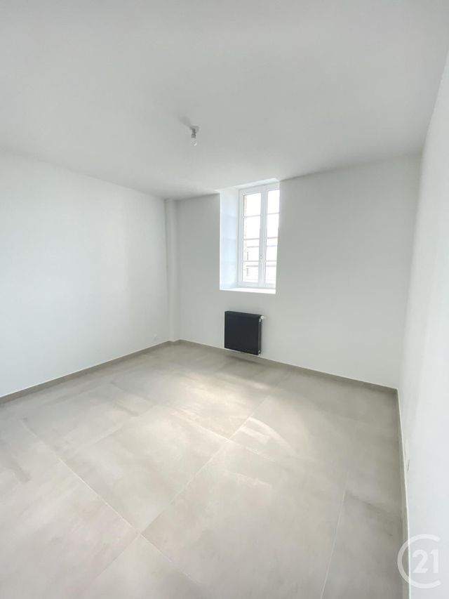 Afficher la photo en grand Appartement F4 à vendre - 4 pièces - 100.12 m2 - PONT CROIX - 29 - BRETAGNE - Century 21 Celtimmo