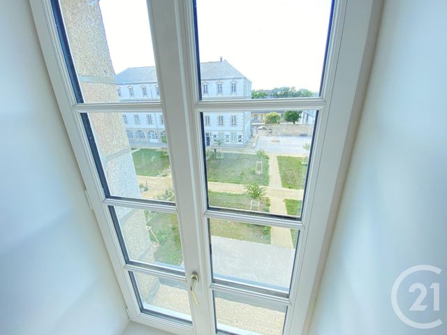 Afficher la photo en grand Appartement F4 à vendre - 4 pièces - 100.12 m2 - PONT CROIX - 29 - BRETAGNE - Century 21 Celtimmo