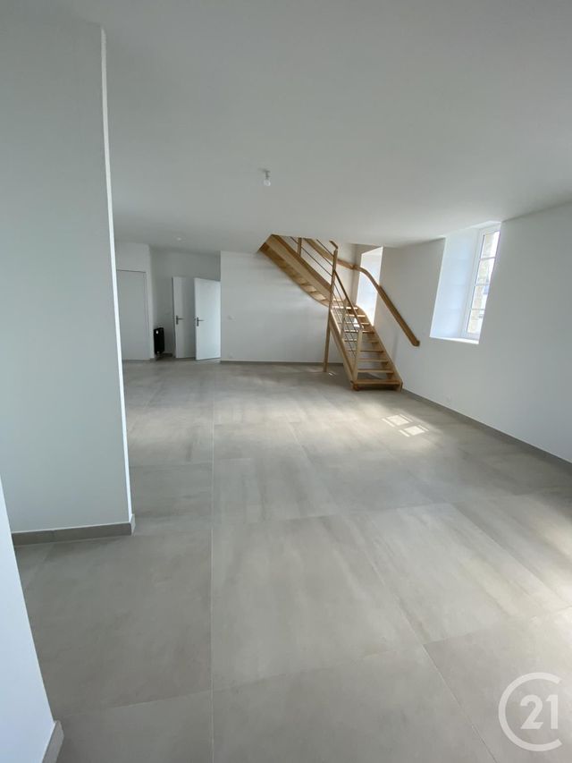 Afficher la photo en grand Appartement F4 à vendre - 4 pièces - 100.12 m2 - PONT CROIX - 29 - BRETAGNE - Century 21 Celtimmo