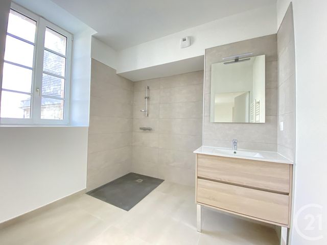 Afficher la photo en grand Appartement F4 à vendre - 4 pièces - 100.12 m2 - PONT CROIX - 29 - BRETAGNE - Century 21 Celtimmo