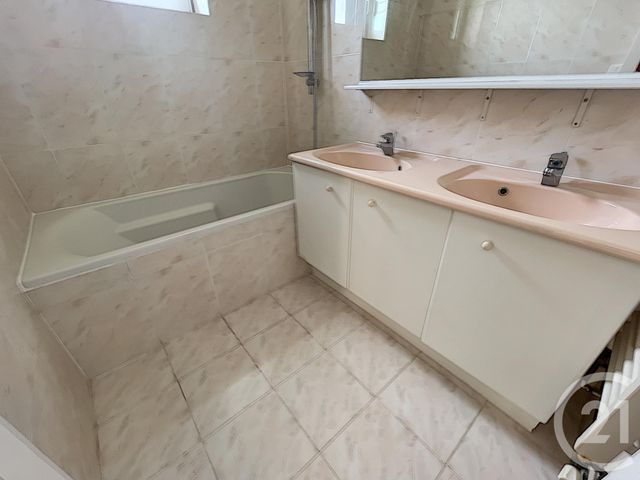 Afficher la photo en grand maison à vendre - 9 pièces - 137.78 m2 - PLUGUFFAN - 29 - BRETAGNE - Century 21 Celtimmo