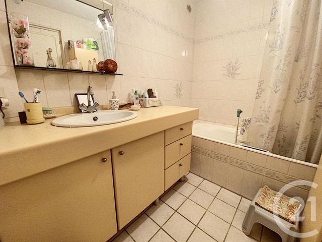 Afficher la photo en grand Appartement T3 à vendre - 3 pièces - 84.2 m2 - QUIMPER - 29 - BRETAGNE - Century 21 Celtimmo